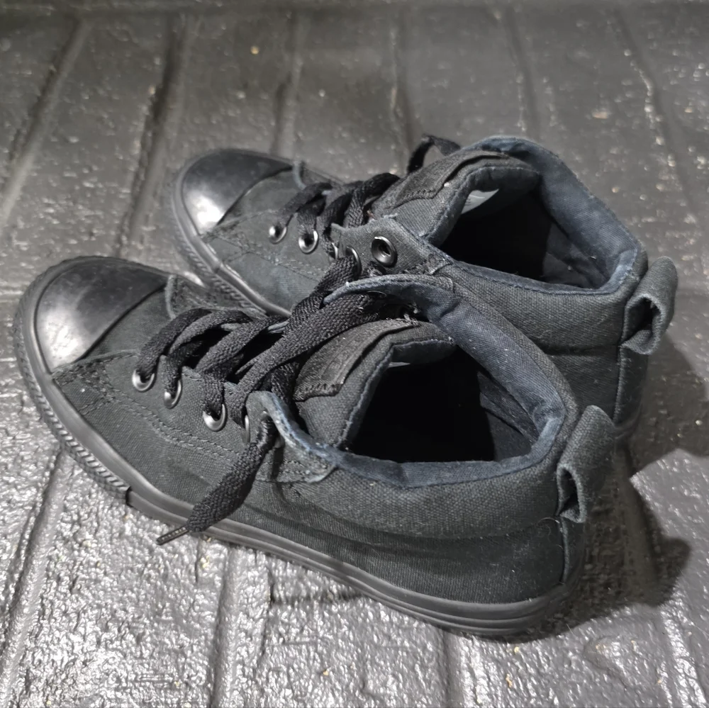 Converse Chuck Taylor All Star Street Mid, Junior Size 2